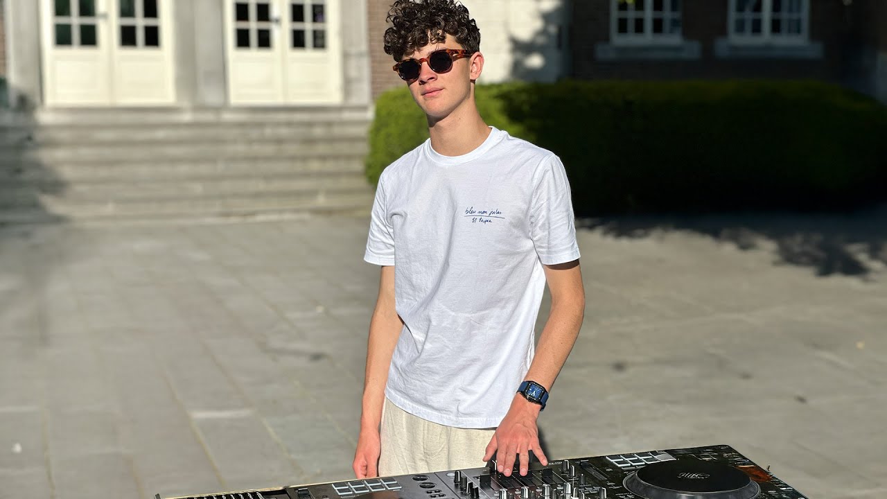 Still from the video Live at Castle Pietersheim